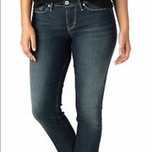 Signature Levis Strauss modern slim jeans